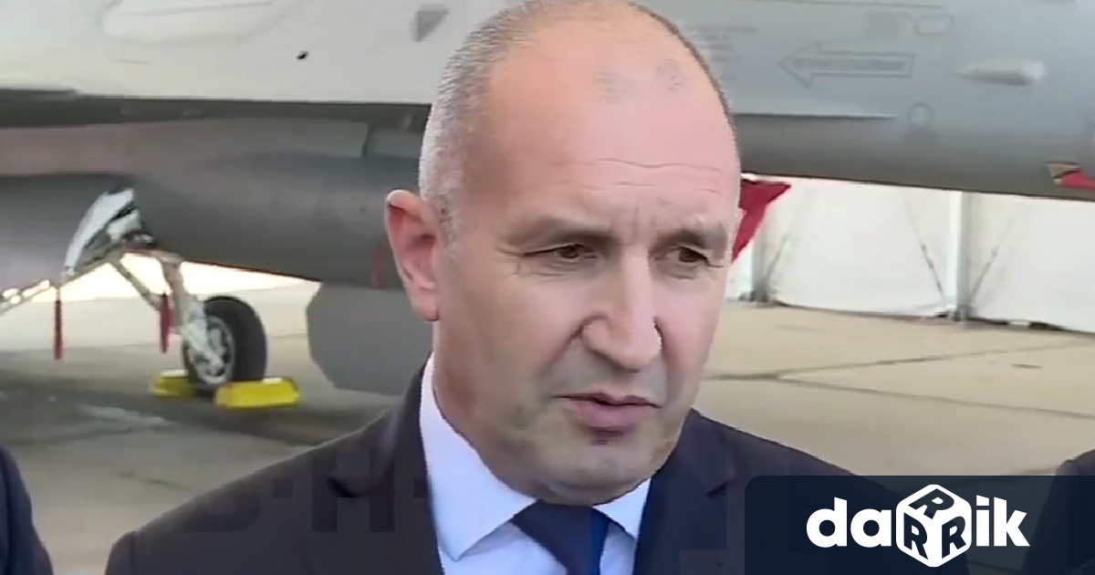 Докато общественото мнение е ангажирано с вътрешнопартийни драми с носталгия