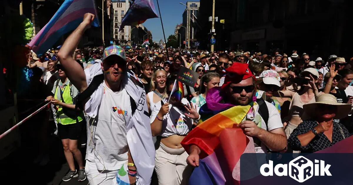 Прайдътв Будапеща днесзапочна с участието на няколко десетки хиляди хора