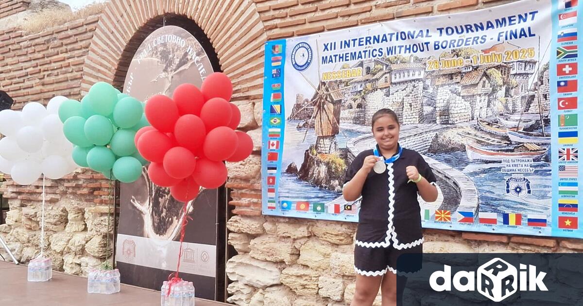 Михаела Мирославова Бакалова която тази година завърши НУ Единство е