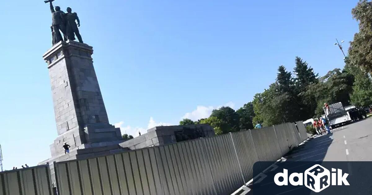 Фигурите от Паметника на Съветската армия в София са неподходящи