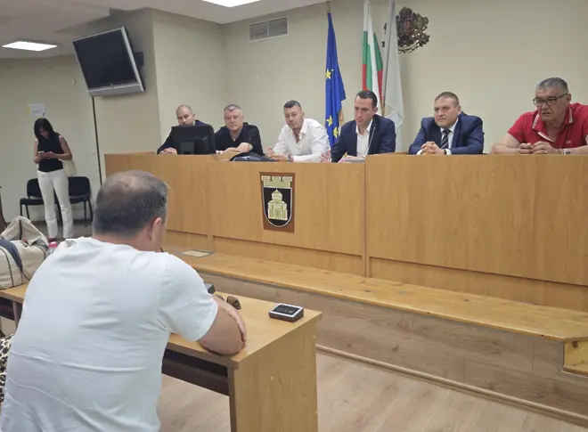  Министърът на младежта и спорта Иван Пешев се срещна в Плевен с представители на локалната власт и на спортните клубове 