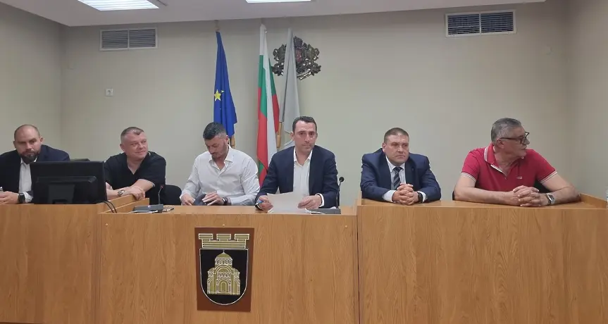  Министърът на младежта и спорта Иван Пешев се срещна в Плевен с представители на локалната власт и на спортните клубове 