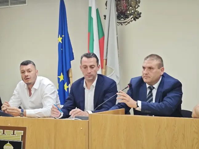  Министърът на младежта и спорта Иван Пешев се срещна в Плевен с представители на локалната власт и на спортните клубове 