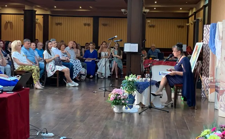  Поетесата Весела Томова - Димова: „ Изкуството е небесен подарък, а ние сме негови проводници… “/СНИМКИ/ 