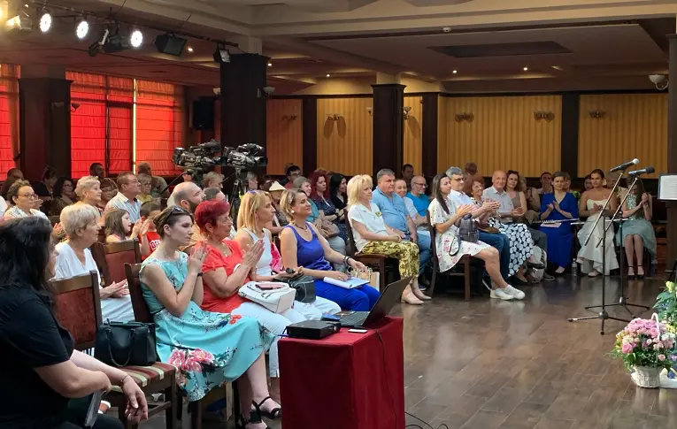  Поетесата Весела Томова - Димова: „ Изкуството е небесен подарък, а ние сме негови проводници… “/СНИМКИ/ 