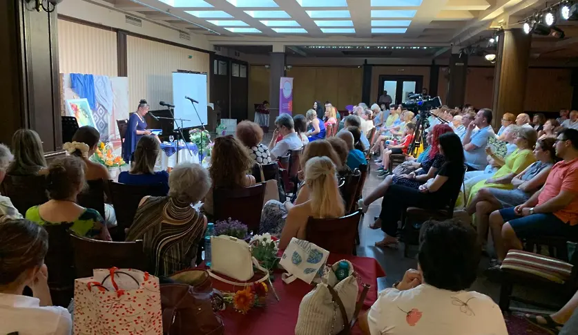  Поетесата Весела Томова - Димова: „ Изкуството е небесен подарък, а ние сме негови проводници… “/СНИМКИ/ 