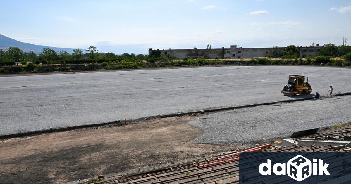 Грубият строеж на сградата в която ще се помещават административната