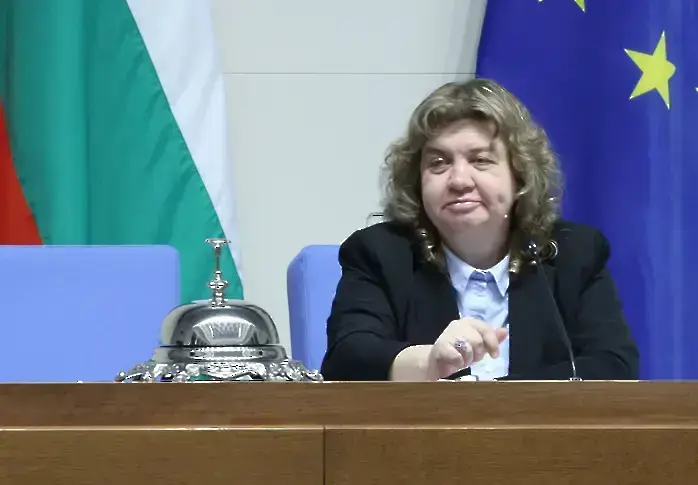 Киселова: Съдружници по неволя сме - правителството ще работи, докато има подкрепа