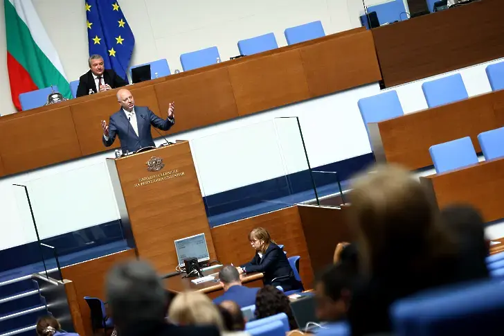 Не обменяйте панически левовете в евро, призова премиерът Росен Желязков