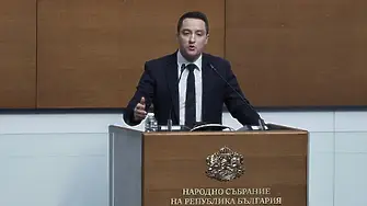 Явор Божанков  поиска председателстващият заседанието Цончо Ганев да освободи мястото си