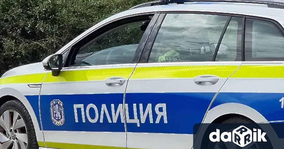 Две деца са блъснати от лек автомобил снощи съобщиха от