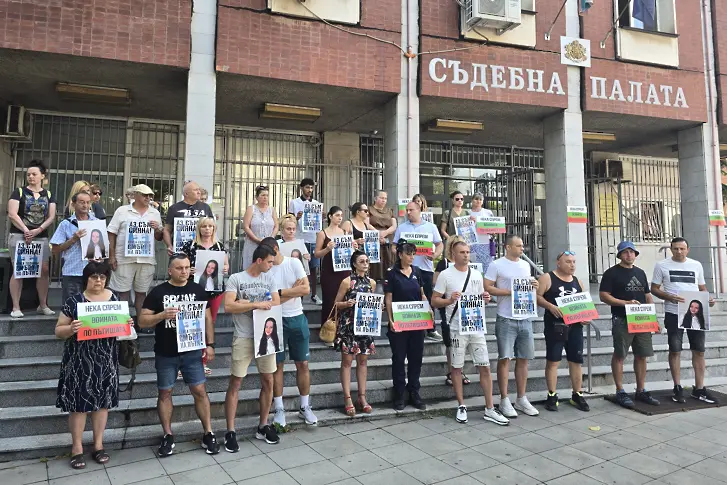Напрежение на старта на делото за смъртта на Сияна, съдията не допусна журналисти в залата