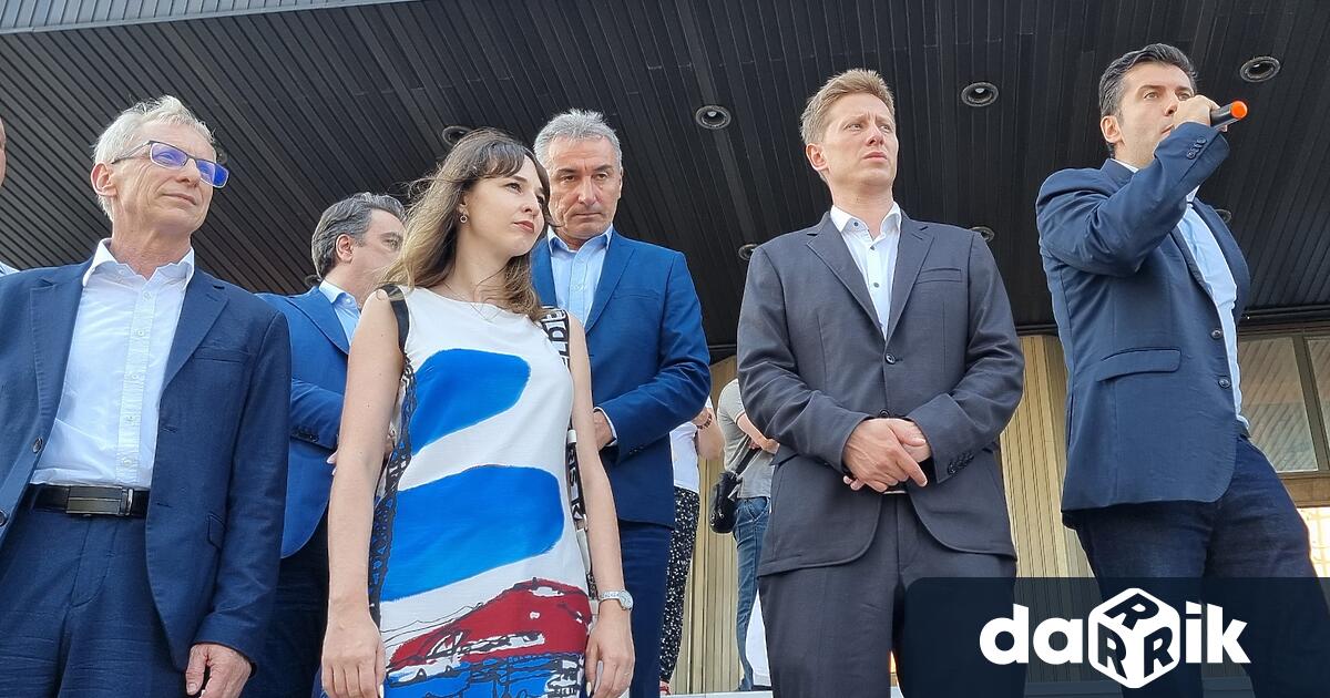 Във Варна се провежда протест в подкрепа назадържания снощи кметна