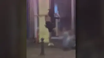 Задържаха младежите, нападнали хора на столичния площад „Славейков”