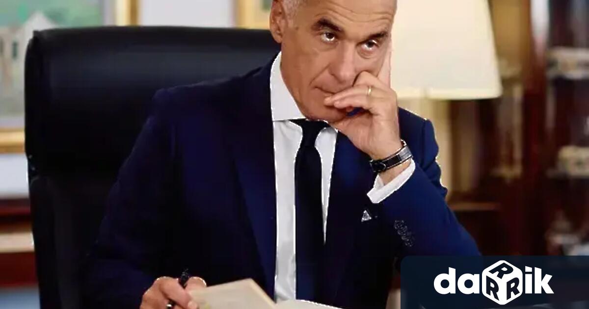 Бившият кандидат за президент на Румъния Калин Джорджеску остава под