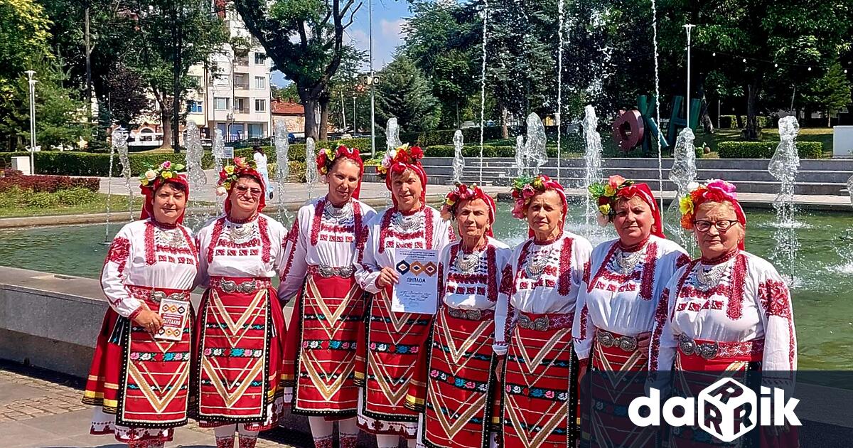 Фолклорна група Вълшебни звуци при НЧ Зора 1990 село Победа