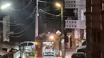 Шофьорка се блъсна в къща и газово табло в Куклен
