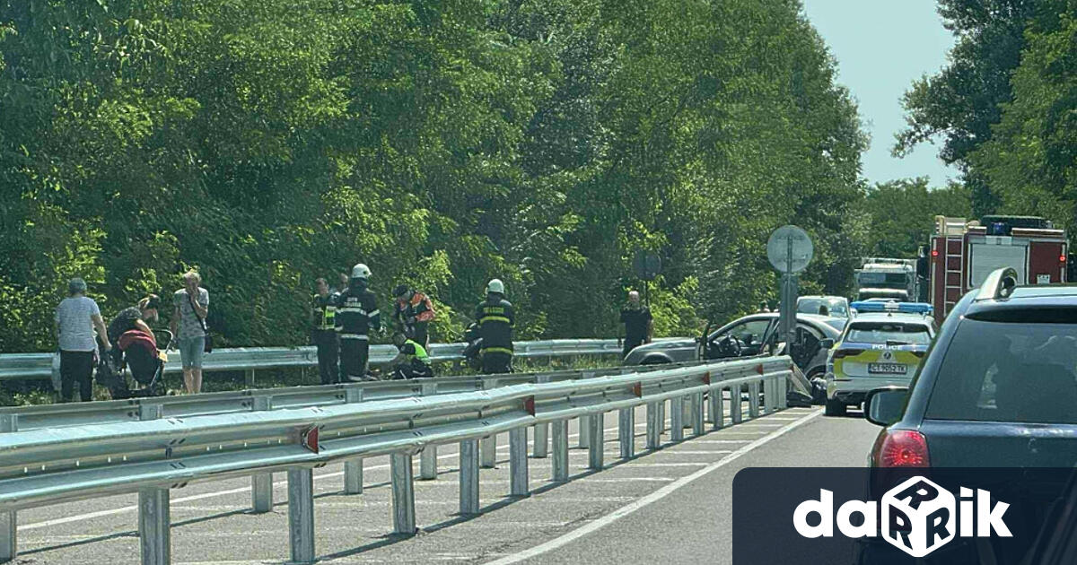 Мотор и автомобил се блъснаха на пътя Казанлък Стара