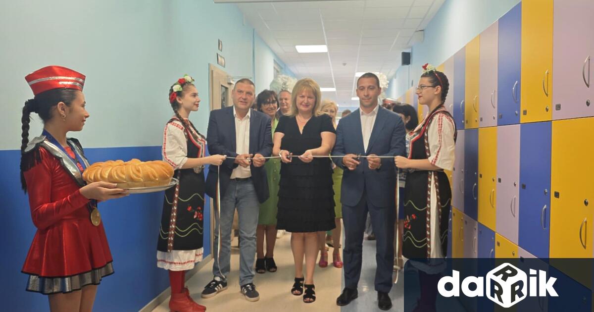 STEM център за дигитални създатели с модерно оборудвани зала за