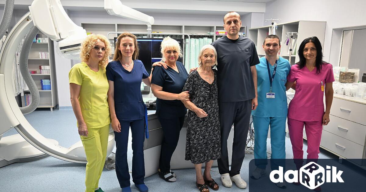 Специалистите от Отделението по инвазивна кардиология в УМБАЛ Свети Георги