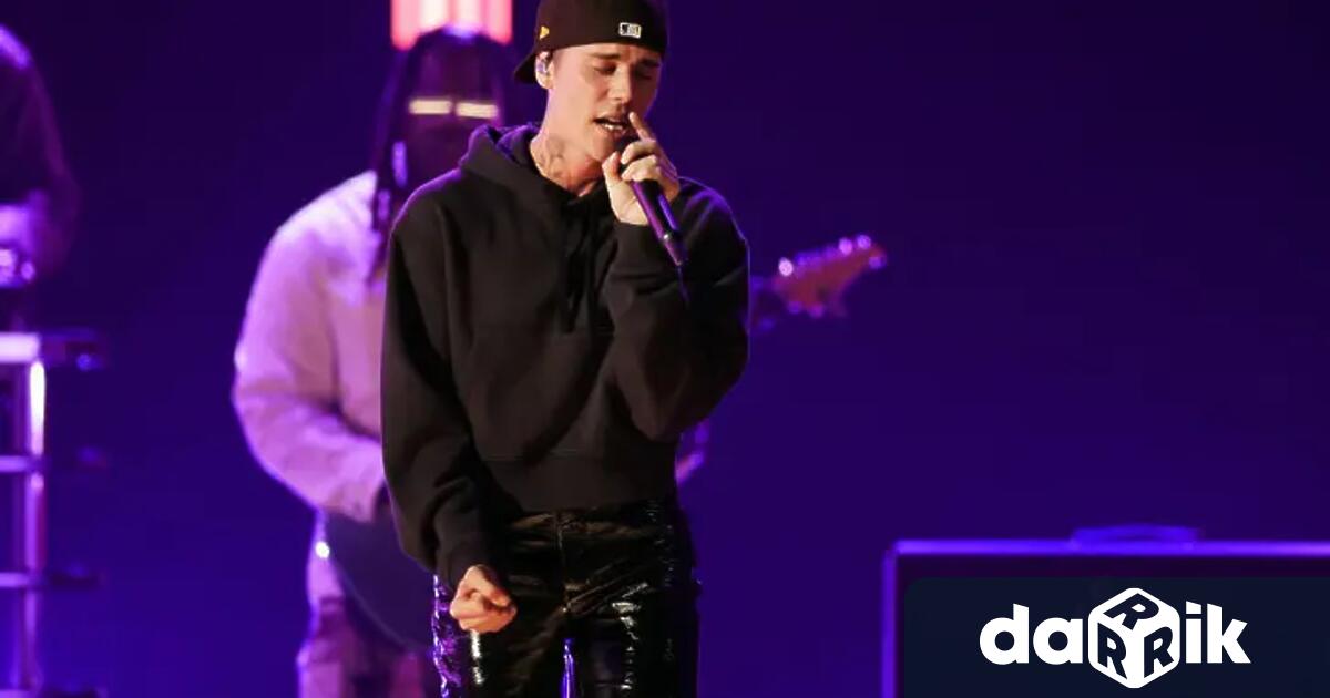 Джъстин Бийбър изненада почитателите си като издаде седмия си студиен