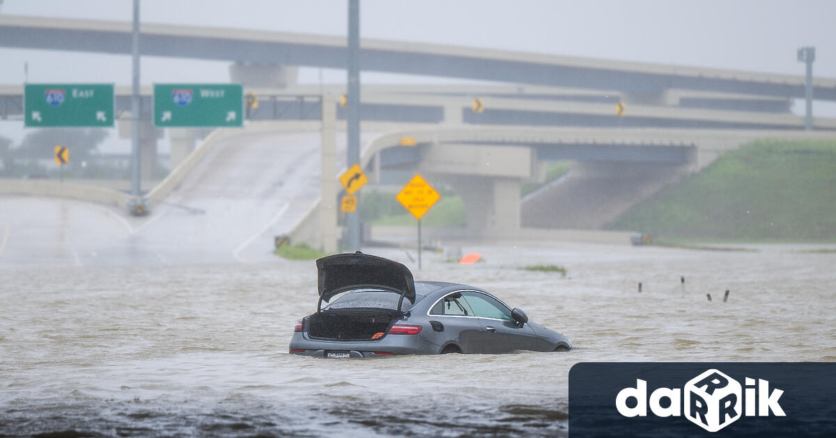 Проливните дъждове предизвикали наводнения в Тексас взеха най малко две дузини