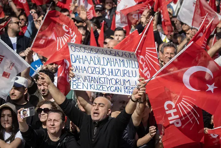 Турската опозиция протестира заради атаките срещу нейни кметове