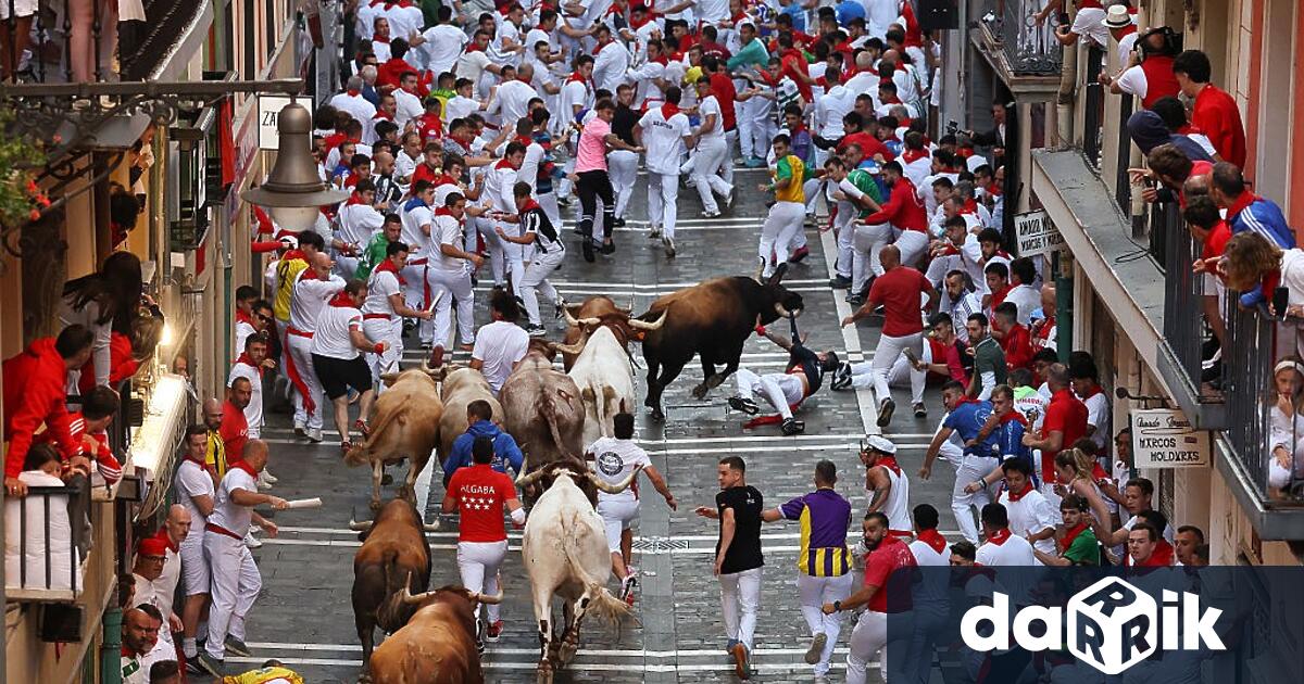 Прочутият фестивал Сан Фермин в испанския град Памплона ежедневно събира