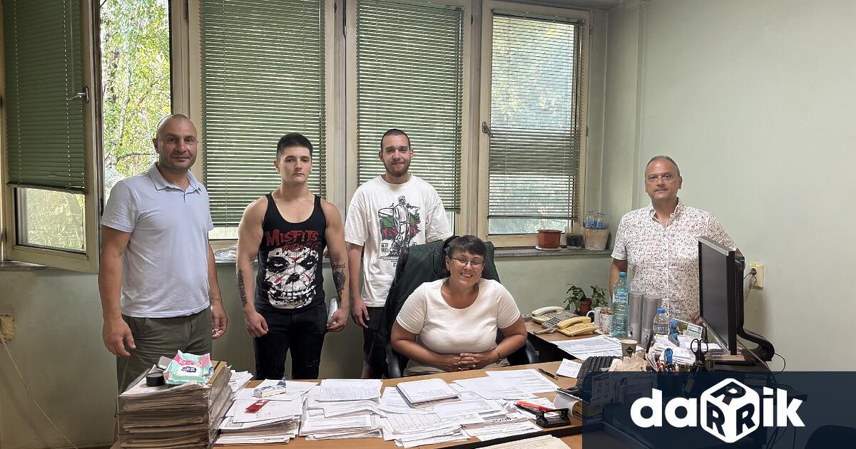 Успешно протича производствената практика на учениците от 10 и 11