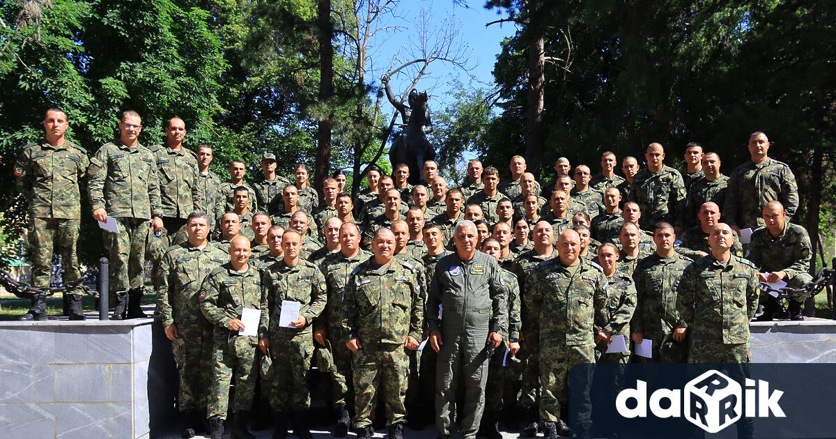 На 4 ти юли в 12 та авиационна база гр Долна