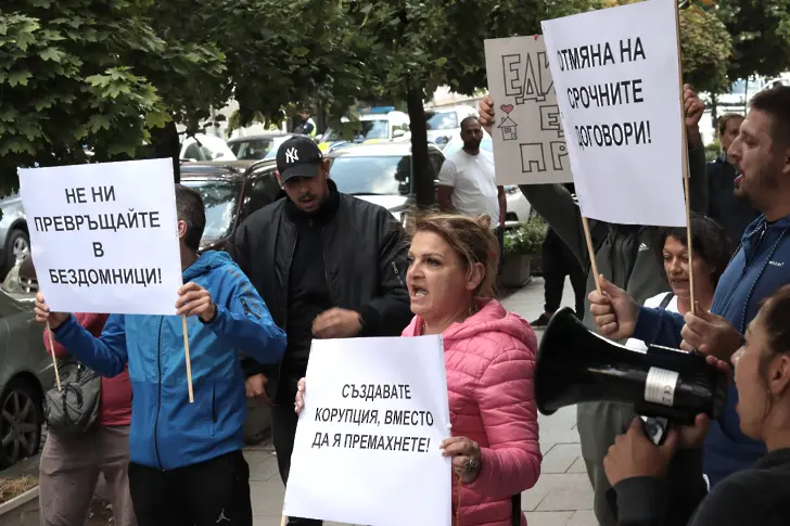 Наематели на общински жилища: Столична община ни изхвърля на улицата (ОБНОВЕНА)