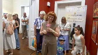 Плевенската художничка Владимира Йорданова отбелязва лична и творческа годишнини със специална изложба