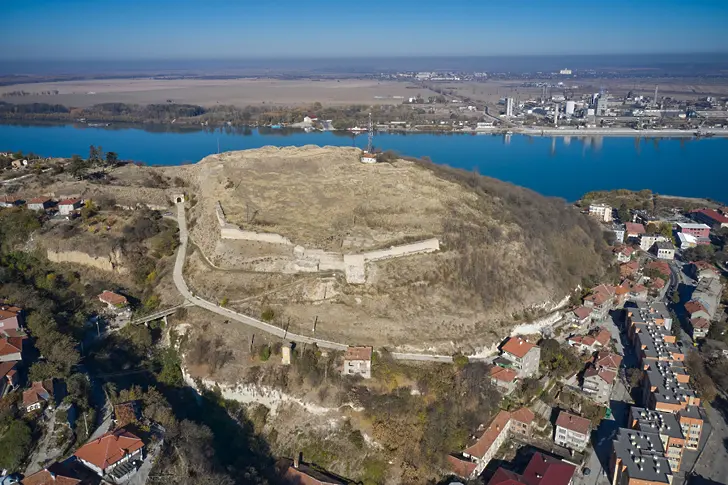 Продължават археологическите разкопки на последната столицата на Второ българско царство