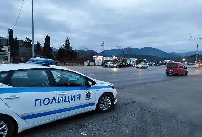 Откраднаха автомобил в Сливен, намериха го кастрофирал и изоставен