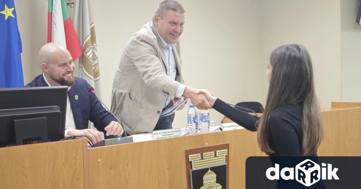 Десет предложения за младежки инициативи връчиха на кмета на Община