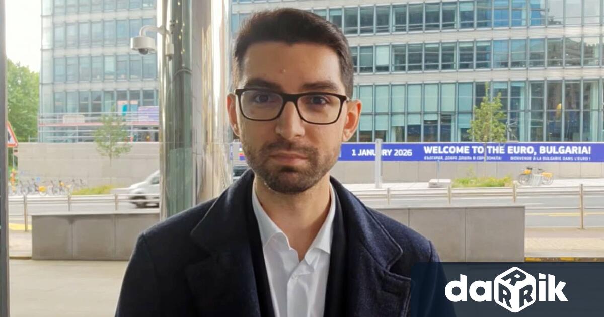 Водещият на изнесеното студио на Дарик на живо от Брюксел