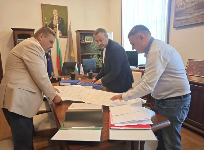 Община Плевен подписа договор с ВиК-Плевен за приемане на дарение - проект за реконструкция на вътрешни водопроводи