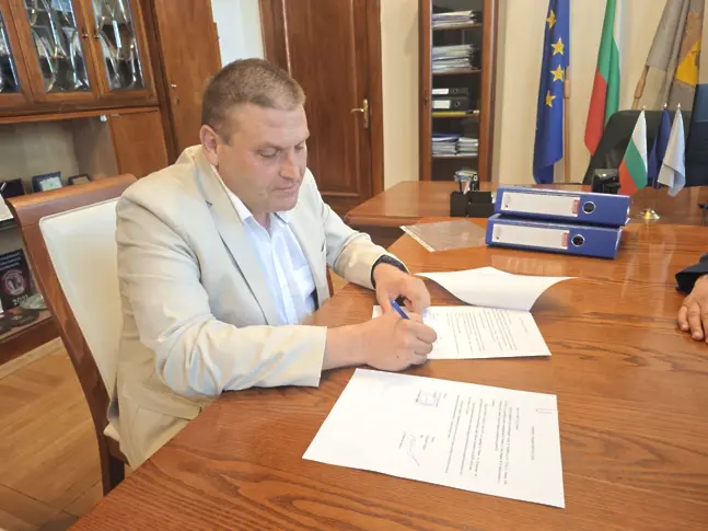  Община Плевен подписа контракт с ВиК-Плевен за приемане на подаяние - план за реорганизация на вътрешни водопроводи 