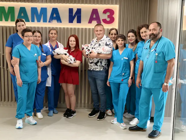 Тризнаци, заченати по естествен път, се родиха в ,Мама и Аз’