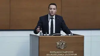 Божанков и Ганев сключиха примирие, спират физическата разправа в парламента