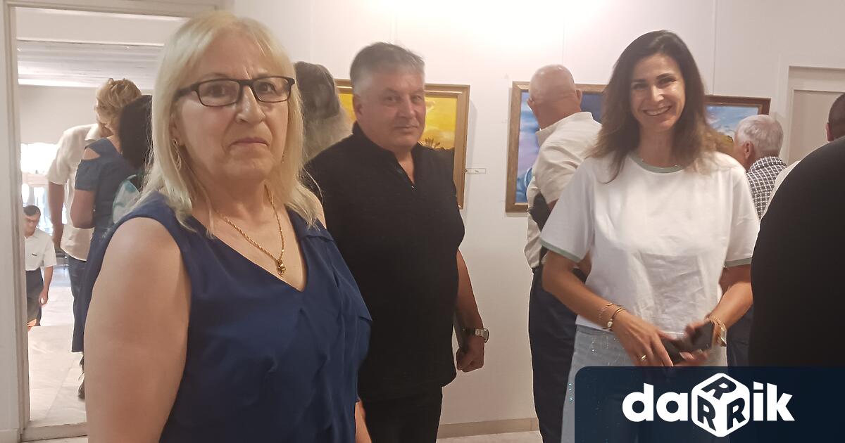 ХудожничкатаАся Цолова откри самостоятелна изложба в камерна зала на художествена