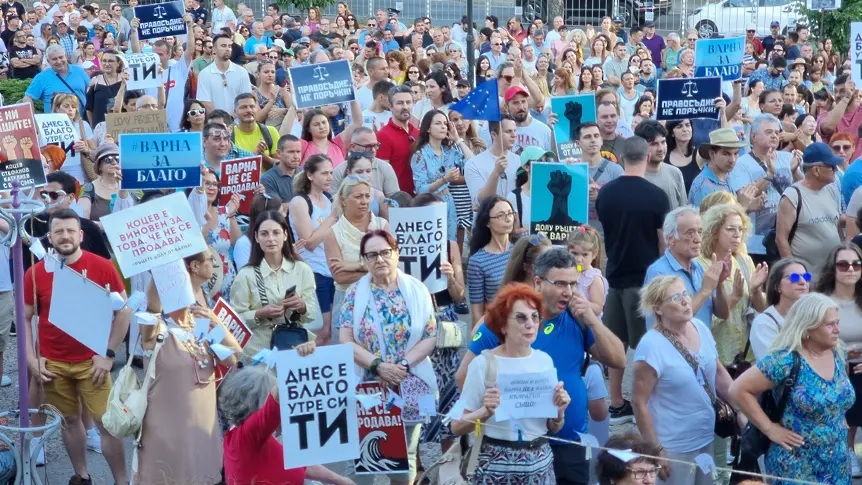 Протестиращи във Варна отново застават зад задържания кмет