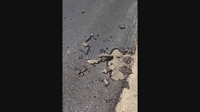 Асфалт като юфка на път във Врачанско