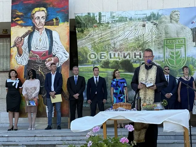  Николай Абрашев и госпожа Ирена Христова – основен секретар в Областна администрация – Плевен участваха на празника на град Левски 