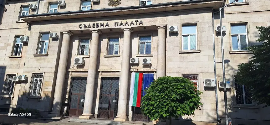 Шест години лишаване от свобода за рецидивист, извършил кражба и опит за грабеж в гр. Мездра