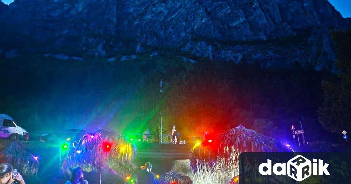 На плажа край река Лева се проведеуникално неон парти –