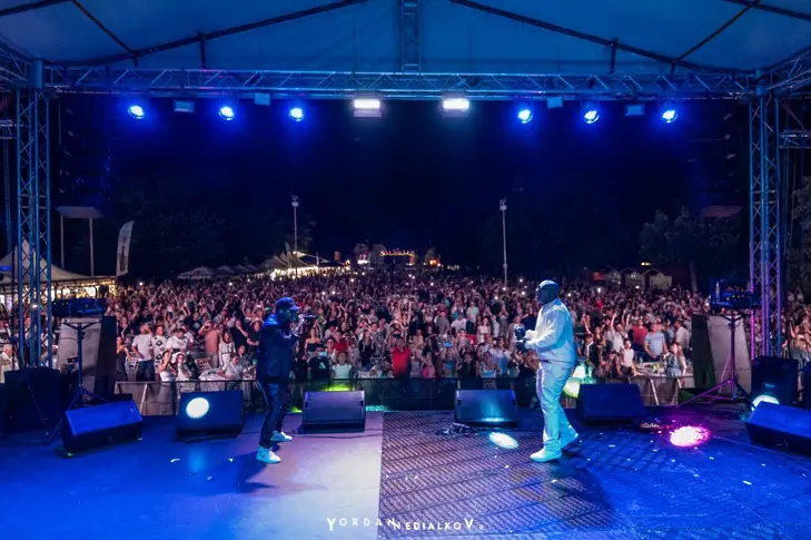 Вторият ден на Vratsa Rewind Festival събра хиляди фенове