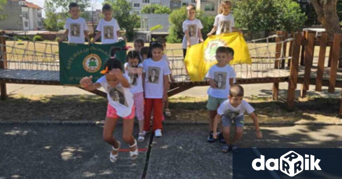 Децата от клуб Млади възрожденци при ДГ Елица в Сливен