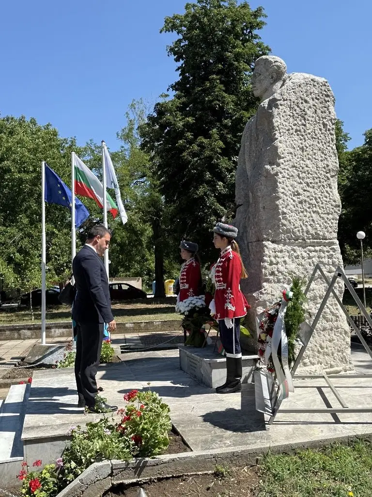  Николай Абрашев и госпожа Ирена Христова – основен секретар в Областна администрация – Плевен участваха на празника на град Левски 