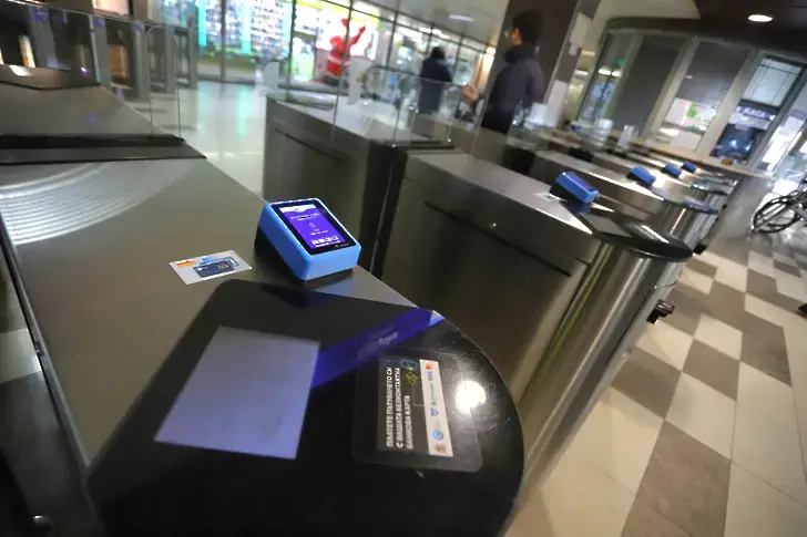 Спират метрото между станциите "Сливница" и "Обеля"